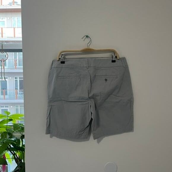 J. Crew Frankie Gray Bermuda Chino Shorts Size 12 - Picture 4 of 4